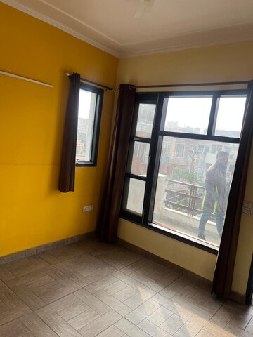 Room in 3 BHK Builder Floor at Ansal Plaza Sector-23, Sector 23 – for Rent