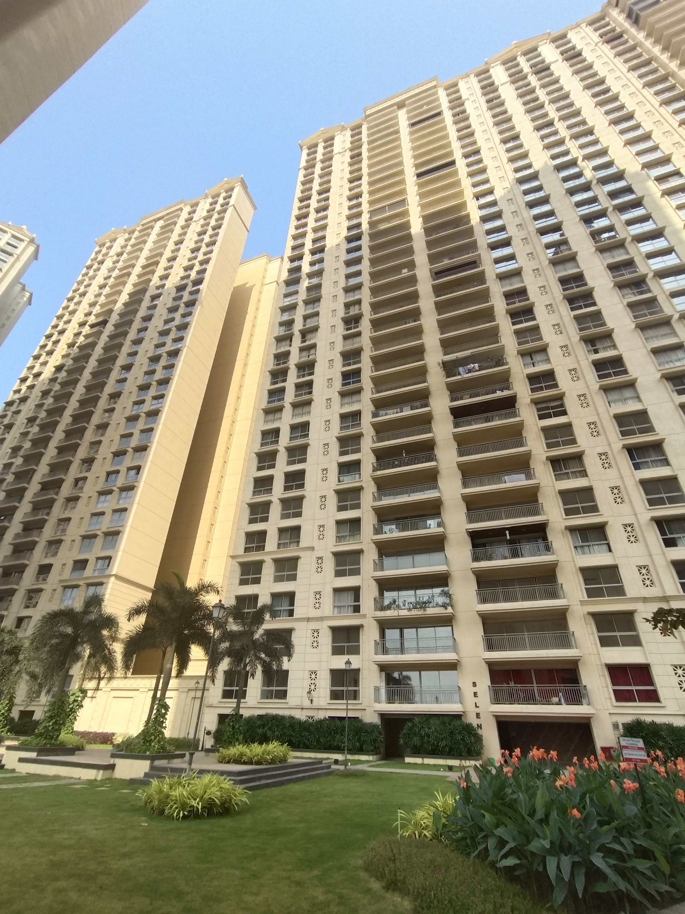 3 BHK Apartment For Sale in Hiranandani Fortune City