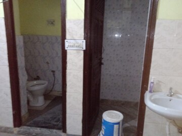 Bathroom in 1 BHK Builder Floor at Ansal Plaza Sector-23, Sector 23 – for Rent