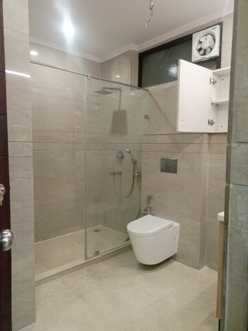 Attached Bathroom in 1 BHK Apartment at Moti Nagar – for Rent