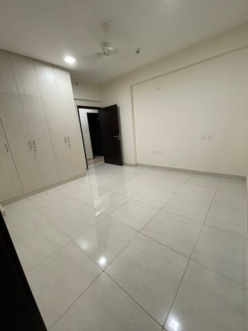 Room in 6 BHK Apartment at Mahindra Windchimes, Bannerghatta Road – for Rent
