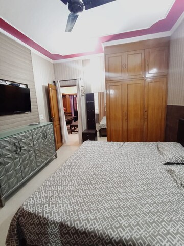 Bedroom in 3 BHK Builder Floor at Vip Road – for Rent