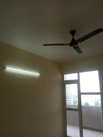 2 BHK Apartment For Rent in Pyramid Elite, Sector 86