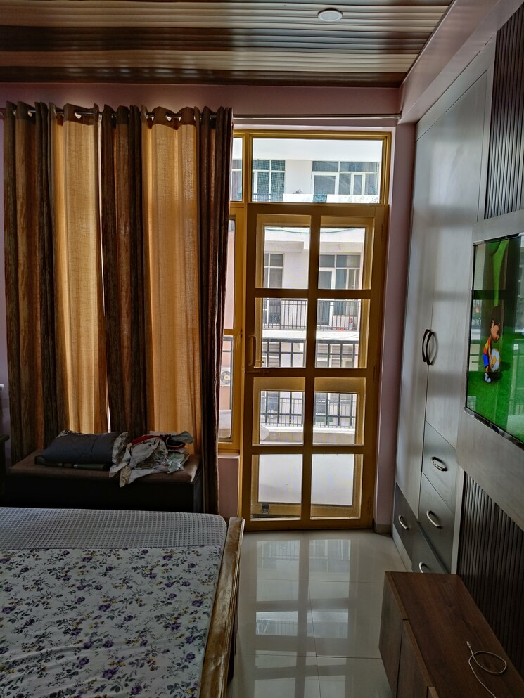 Living Room, sushma-elite-cross 3 Bedroom 1685 Sq.Ft. Apartment In Dhakoli Village Zirakpur 8026558