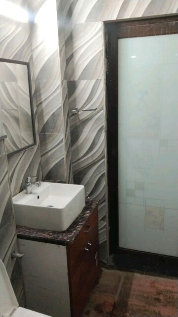 Bathroom in 1 BHK Builder Floor at Palam Vihar Residents Association, Palam Vihar – for Rent