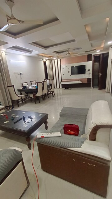 Master Bedroom in 3 BHK Builder Floor at Palam Vihar Residents Association, Palam Vihar – for Rent