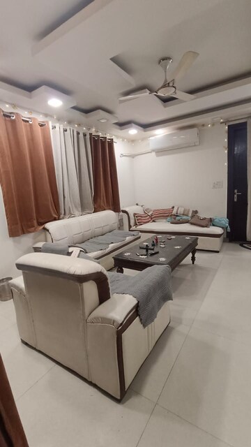 Master Bedroom in 3 BHK Builder Floor at Palam Vihar Residents Association, Palam Vihar – for Rent