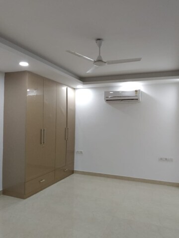 Room in 3 BHK Builder Floor at Sector 47 – for Rent