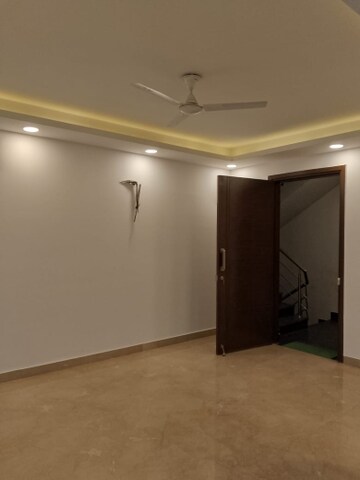 Master Bedroom in 3 BHK Builder Floor at Sector 47 – for Rent