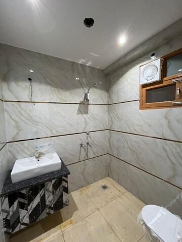 Bathroom in 2 BHK Builder Floor at Sector 47 – for Rent