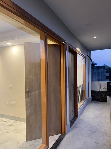 Building Lobby in 2 BHK Builder Floor at Sector 47 – for Rent