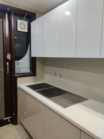 Master Bedroom in 3 BHK Builder Floor at Sector 14 – for Rent