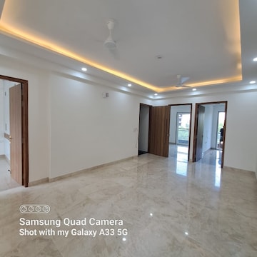 Master Bedroom in 3 BHK Builder Floor at Sector 14 – for Rent