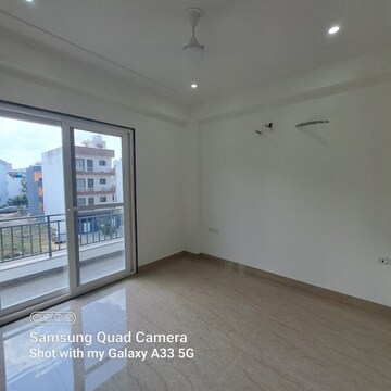 Master Bedroom in 3 BHK Builder Floor at Sector 14 – for Rent