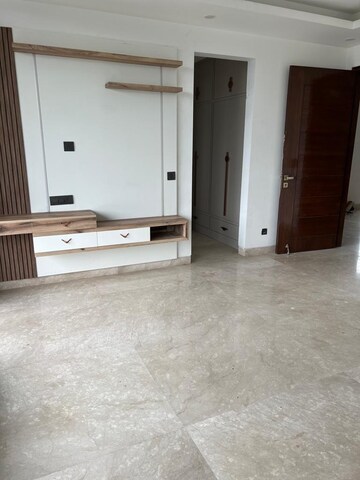 Master Bedroom in 3 BHK Builder Floor at Sector 14 – for Rent