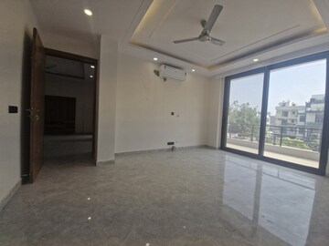 Room in 3 BHK Builder Floor at Sector 15i – for Rent