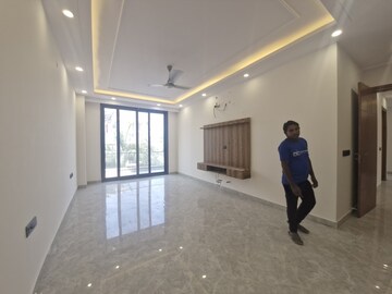 Parking in 3 BHK Builder Floor at Sector 15i – for Rent