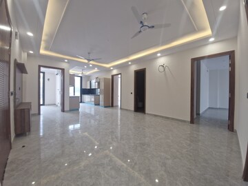Room in 3 BHK Builder Floor at Sector 15i – for Rent