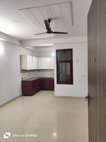 Room in 1 BHK Builder Floor at Paryavaran Complex – for Rent