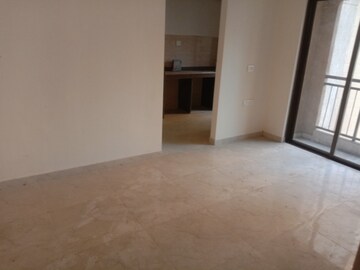 Room in 1.5 BHK Apartment at Sunteck Maxxworld, Naigaon East – for Rent