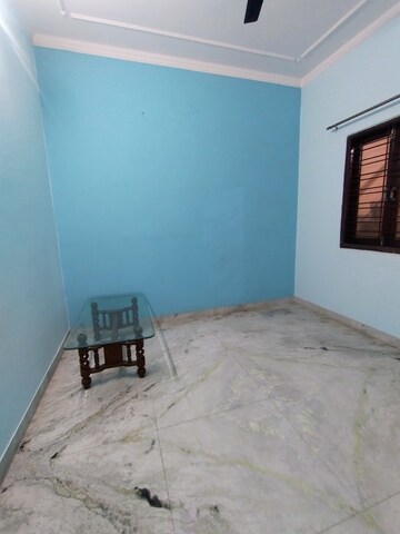 Room in 3 BHK Builder Floor at Sector 40 – for Rent