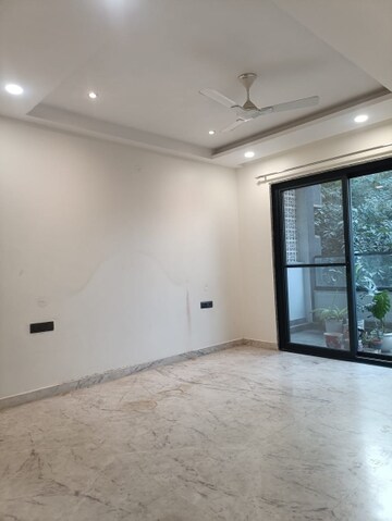 Room in 3 BHK Builder Floor at Sector 40 – for Rent