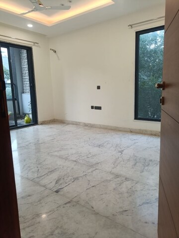 Room in 3 BHK Builder Floor at Sector 40 – for Rent