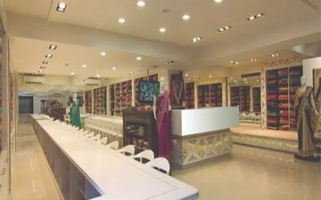 Showroom For Rent in Lajpat Nagar
