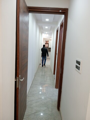 Building Lobby in 3 BHK Builder Floor at Govindpuri – for Rent