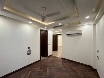 Room in 3 BHK Builder Floor at Ansal Plaza Sector-23, Sector 23 – for Rent