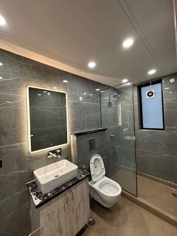 Master Bedroom in 3 BHK Builder Floor at Ansal Plaza Sector-23, Sector 23 – for Rent