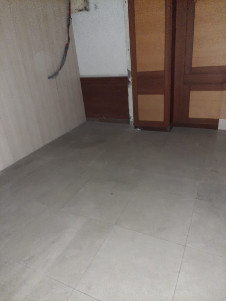 Showroom For Sale in Acharya Jagadish Chandra Bose Road