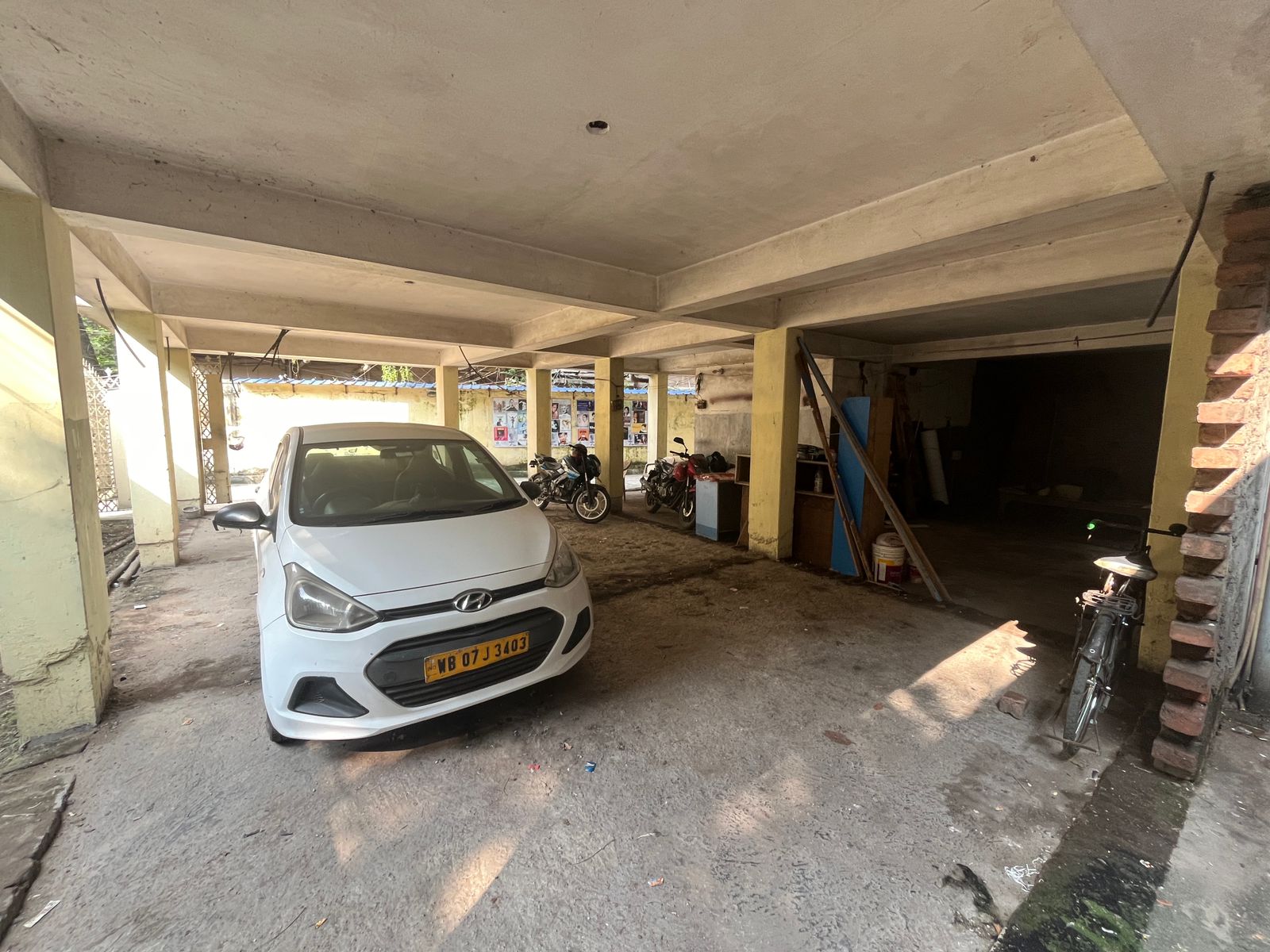 Showroom For Sale in Rafi Ahmed Kidwai Road