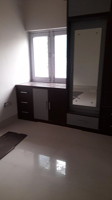 Room in 3 BHK Apartment at Mayur Vihar Phase 1 – for Rent