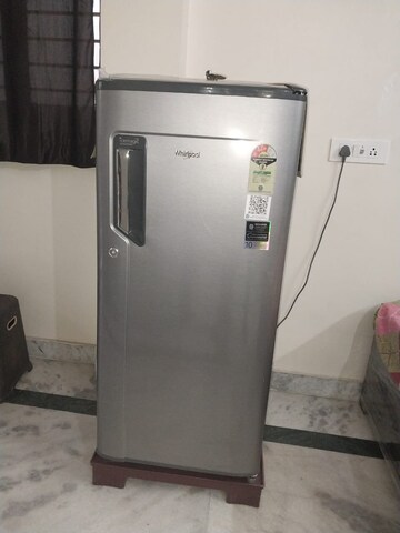 Furnished Amenities in 1.5 BHK Apartment at Paschim Vihar – for Rent