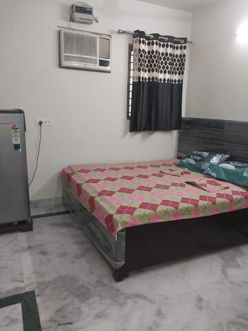 Bedroom in 1.5 BHK Apartment at Paschim Vihar – for Rent