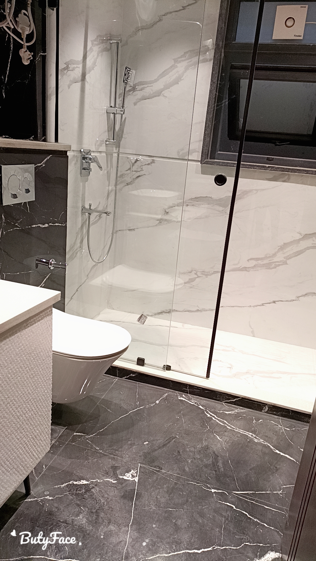 3 BHK + Pooja Room,Servant Room Apartment For Sale in Unitech Escape