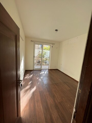 Room in 3 BHK Apartment at ATS Golf Meadows Lifestyle, Central Derabassi – for Rent