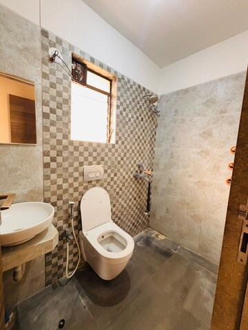 Bathroom in 1 BHK Apartment at Hiranandani Estate – for Rent