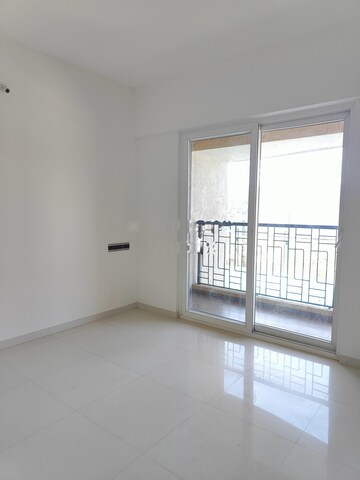 Room in 2 BHK Apartment at Nyati Evolve 1, Magarpatta City – for Rent