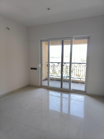 Room in 2 BHK Apartment at Nyati Evolve 1, Magarpatta City – for Rent
