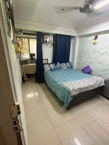 Room in  Pg at Pali Hill – for Rent
