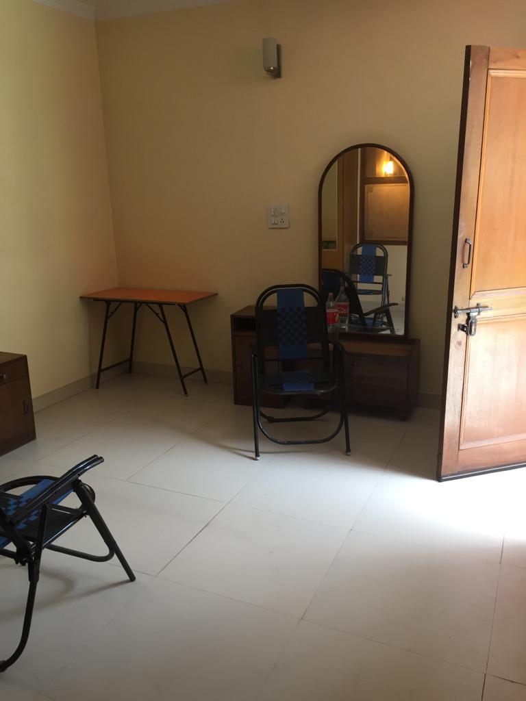 Rental 3 Bedroom 180 Sq.Yd. Apartment in Saket Delhi - 8027029