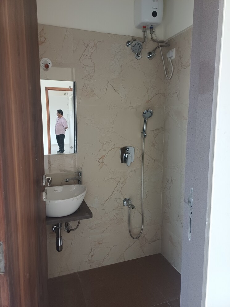 Bathroom, lashkaria-empress 2 Bedroom 750 Sq.Ft. Apartment In Andheri West Mumbai 8027037