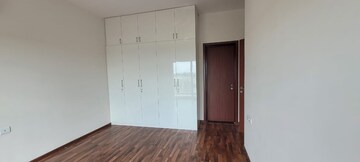 Room in 3.5 BHK Apartment at L&T Raintree Boulevard, Hebbal – for Rent
