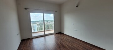 Room in 3.5 BHK Apartment at L&T Raintree Boulevard, Hebbal – for Rent