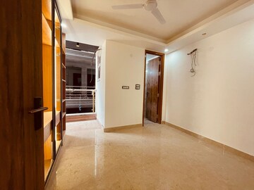 Room in 1 BHK Builder Floor at Saket – for Rent