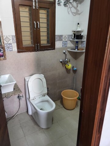 Bathroom in 4 BHK Builder Floor at Ardee City, Sector 52 – for Rent