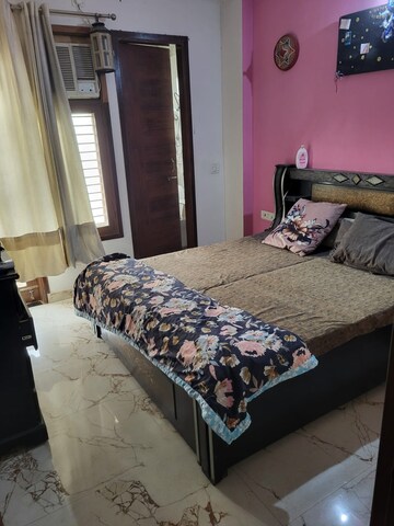 Bedroom in 4 BHK Builder Floor at Ardee City, Sector 52 – for Rent