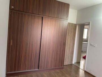 Room in 3 BHK Apartment at DLF The Primus, Sector 82a – for Rent